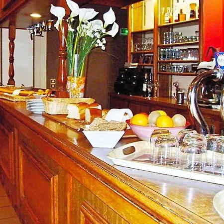 Hotel La Boule D'or 2*