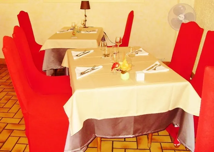 Hotell La Boule D'or 2*